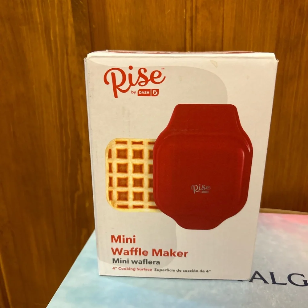 Rise!! Mini Waffle Maker - Picture 1 of 3